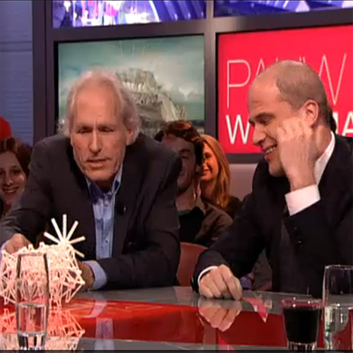 The 3D Printed Strandbeest in Dutch talk show Pauw en Witteman - Political party leaders Diederik Samsom and Alexander Pechtold amazed and exited